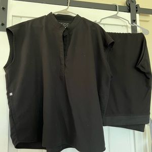 Figs scrub set black . Oversized top xxl. Pants xxl